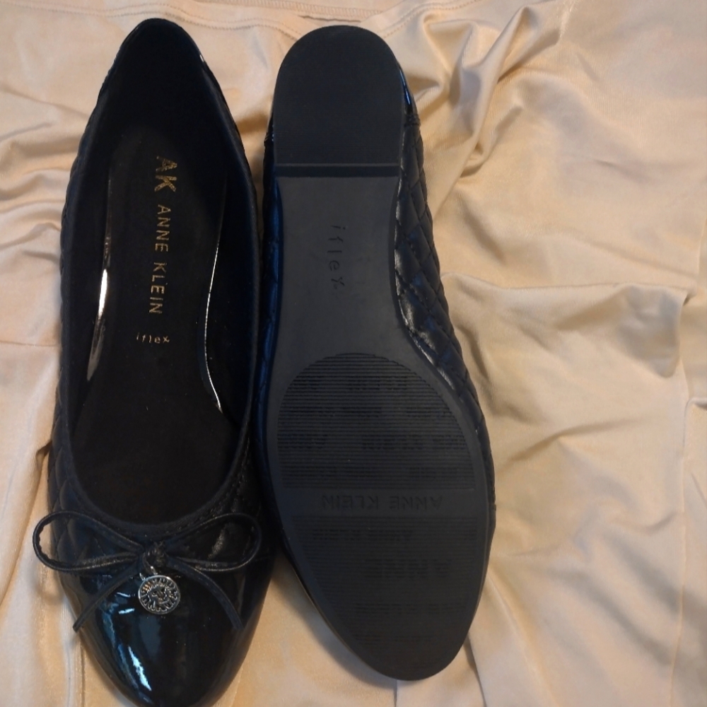 AK Anne Klein flats